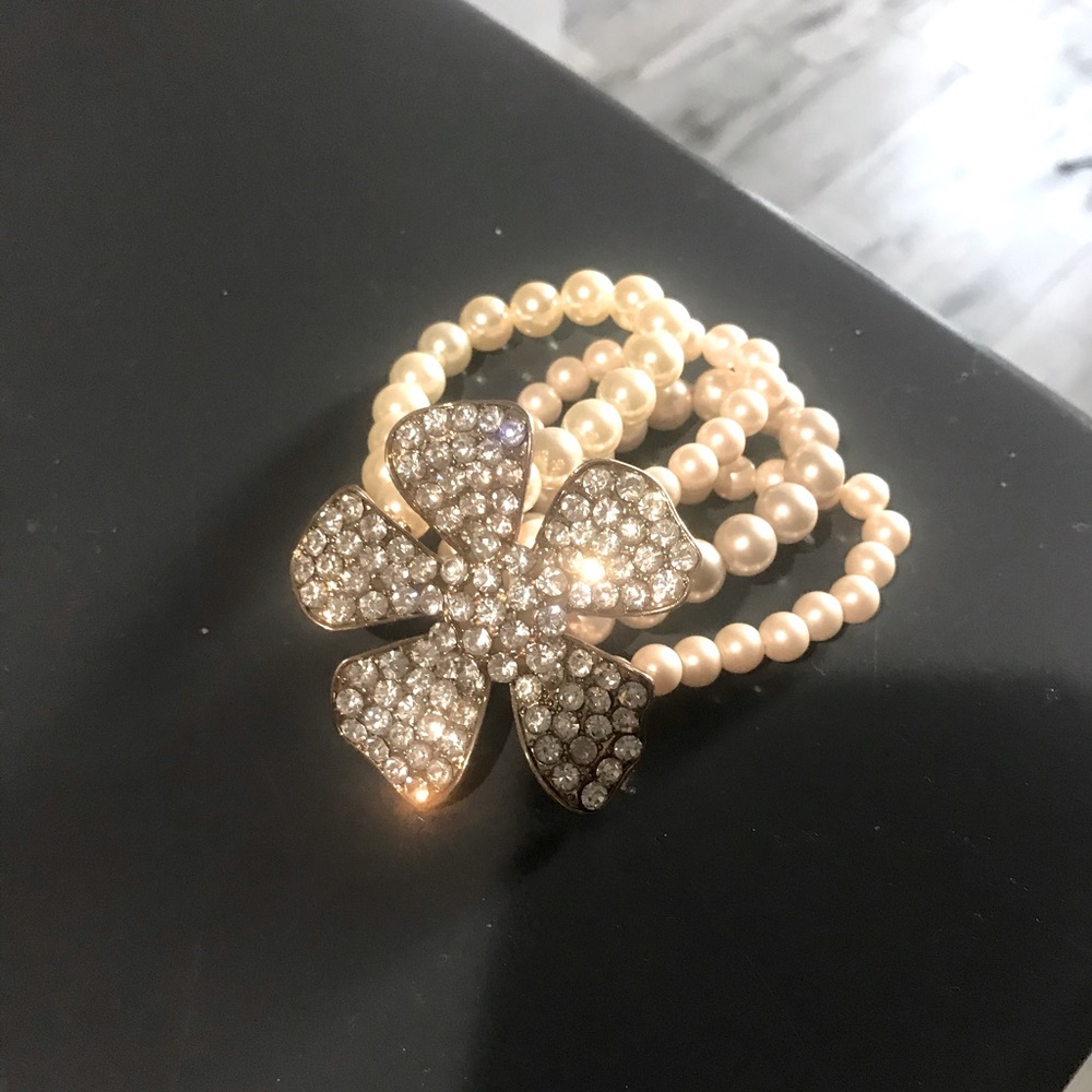 Pearl stretch bracelet